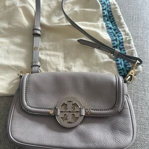 Authentic Small crossbody leather Tory Burch bag